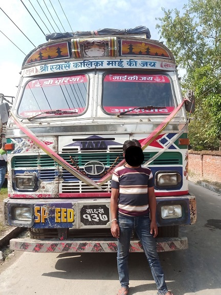 प्रहरीद्धारा पच्चास लाखको मालवाहक ट्रक नियन्त्रण